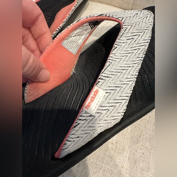 Hey Dude Sandals Women’s 8 Meg Waves Thong Flip Flops Black White Slip On Beach - Picture 3 of 5